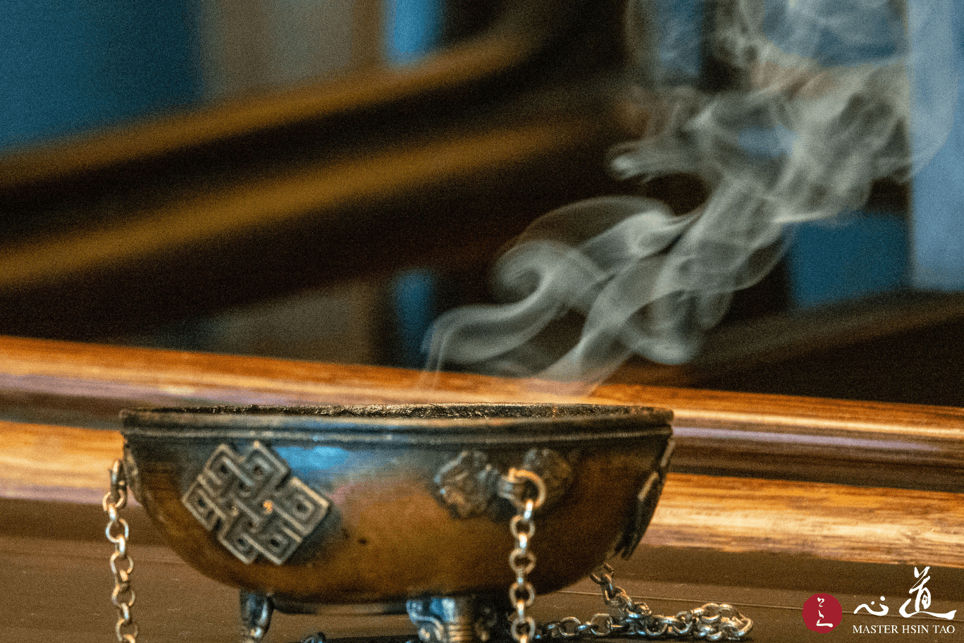 靈鷲山春季禪修閉關現場的香爐輕煙裊裊，呈現心道法師弘揚禪修道場的寧靜與莊嚴。