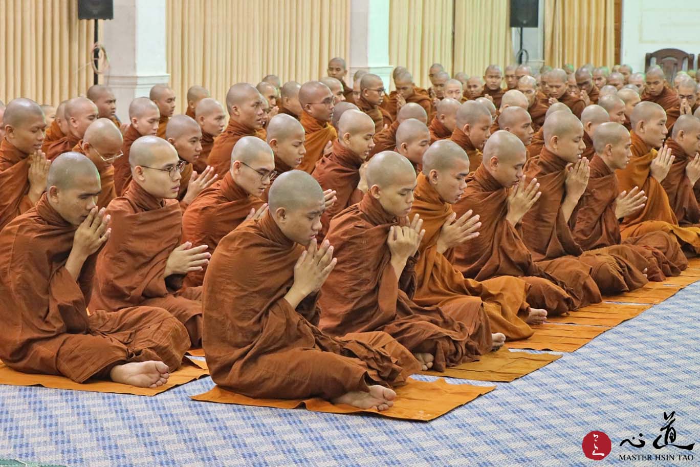心道法師緬甸供僧以佛法安定人心