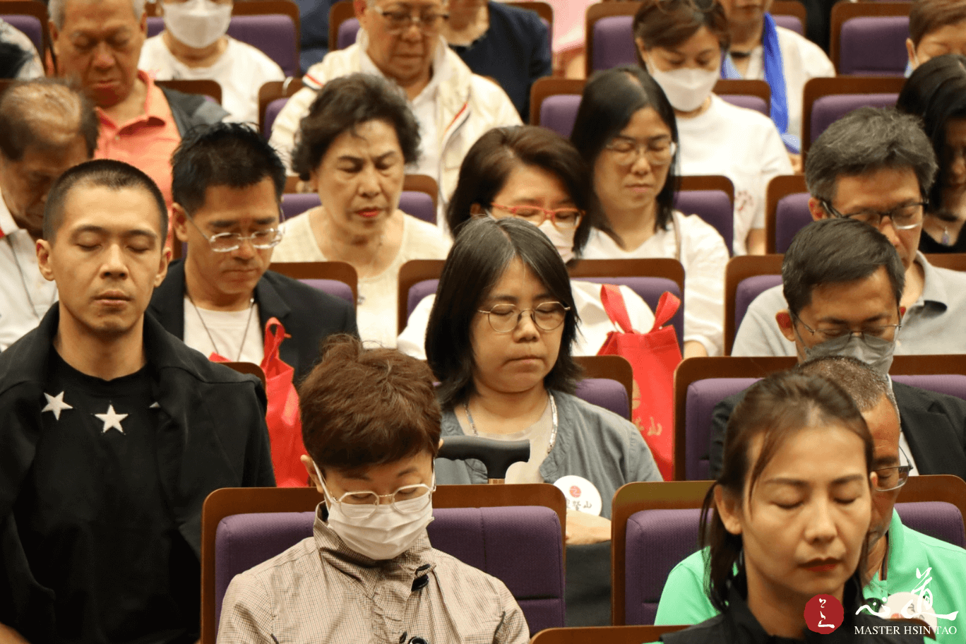心道法师香港大学演讲会-当我们回归真心，就能清楚的认知人类与生态的关系，是平等、分享的伙伴关系，是多元共生、相依共存、互济共生的生命共同体。
