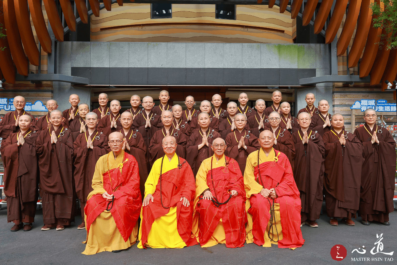 心道法师, 五戒, 菩萨戒, 正授, 心道法师与灵鹫山僧众合影, 灵鹫山